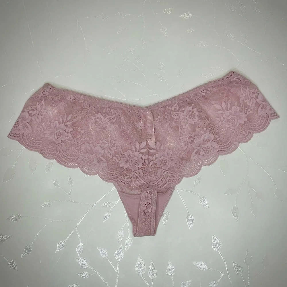 Victoria's Secret Dream Angels Wide Side Lace Thong